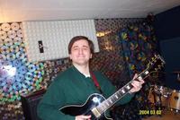 Kosta an der Gitarre